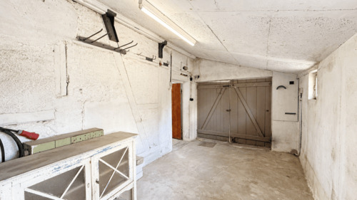 Garage - 