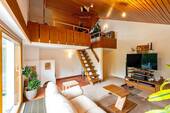 Wohnzimmer mit Galerie - 