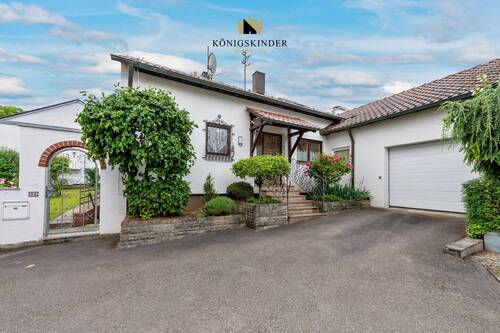 Eingang mit Garage - 