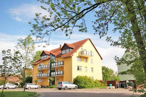 Hausansicht - traumhafte Wohnung mit zwei Balkonen