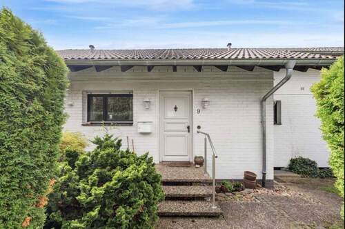Haus Zugang vorne - 8 Zimmer Einfamilienhaus in Ronneburg