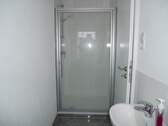 Dusche und WC - 1 Zimmer Etagenwohnung zur Miete in Warthausen