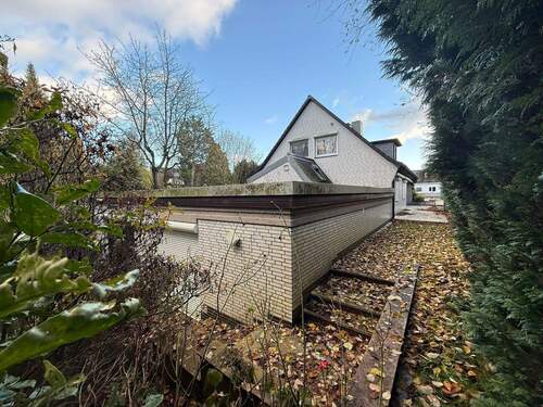 Altbestand mit Schwimmbad - 