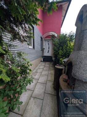 Hauszugang - 6 Zimmer Einfamilienhaus in Stadtsteinach