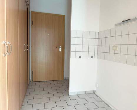 Küche_Flur - 1 Zimmer Etagenwohnung zur Miete in Dresden