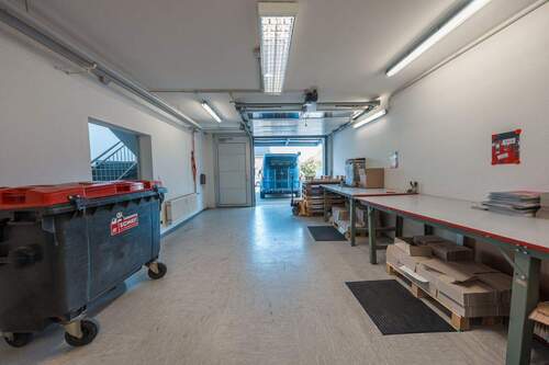 Anlieferung, Garage - 