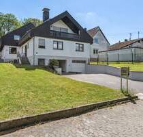 Doppelwohnhaus auf großem Grundstück - ideales Mehrgenerationenwohnen in ruhiger Lage - Hofheim am Taunus / Langenhain