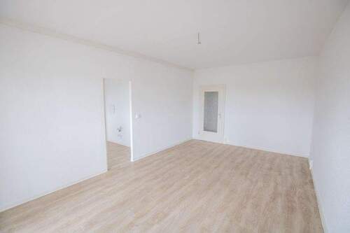 Wohnzimmer - 3 Zimmer Etagenwohnung in Halle (Saale)