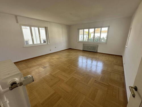 Wohnzimmer - 4 Zimmer Etagenwohnung in Stuttgart