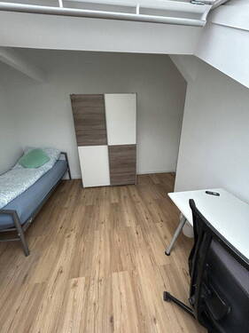 Zimmer 2 möbliert - 
