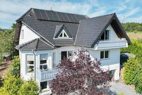 Drohenansicht - 7 Zimmer Einfamilienhaus zum Kaufen in Schlangenbad