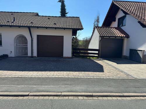 Garage + Stellplatz rechts - 