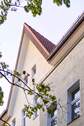 Fassade - Helle 2-Zimmer-Altbauwohnung mit Südbalkon - ruhig, grün, mit Potenzial zur Eigennutzung!