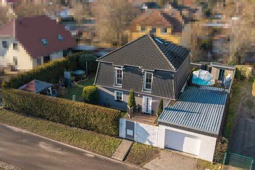 Drohne - Sehr gepflegtes Mansarddachhaus mit Garage und hochwertiger Ausstattung in ruhiger Wohnlage