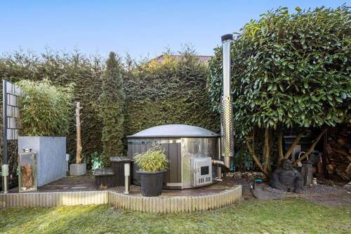 Hot tub - 