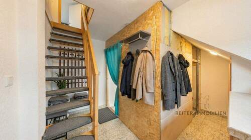 OG: Flur und Zugang zum Dachgeschoss - 