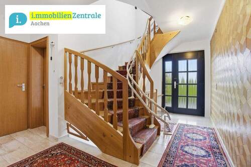 Flur EG - 8 Zimmer Doppelhaushälfte zum Kaufen in Stolberg (Rheinland) / Mausbach