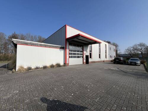 Straßenansicht/Einfahrt - Halle zum Kaufen in Stuhr