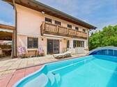 Aussenansicht I - Familienparadies mit Pool und Garten in ruhiger Lage