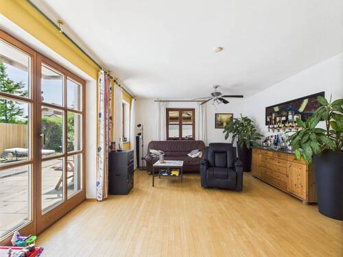 Wohnzimmer Ansicht II - Einfamilienhaus mit 175,00 m² in Brunnthal zum Kaufen