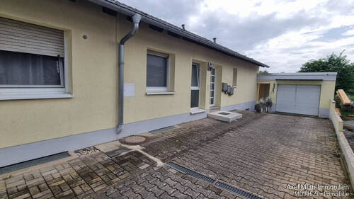 Zufahrt + Eingang - 8 Zimmer Mehrfamilienhaus, Wohnhaus zum Kaufen in Zuzenhausen