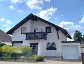 Ansicht mit Garage - 