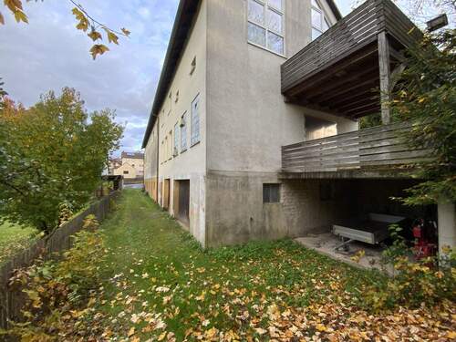 Offenes Carport - 1 Zimmer Mehrfamilienhaus, Wohnhaus in Gößweinstein