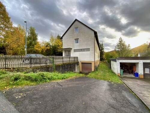 Zufahrt Garagen - Mehrfamilienhaus, Wohnhaus mit 336,00 m&sup2; in Gößweinstein zum Kaufen