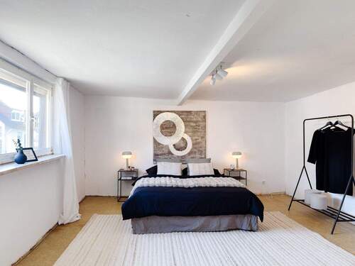 Schlafzimmer - 5 Zimmer Einfamilienhaus zum Kaufen in Frankfurt am Main