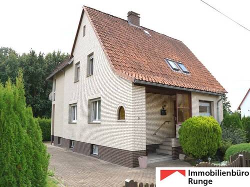 Vorderansicht mit Eingang.jpg - Gepflegtes Zweifamilienhaus mit großem Wintergarten in idyllischer Lage von Bad Münder-Böbber