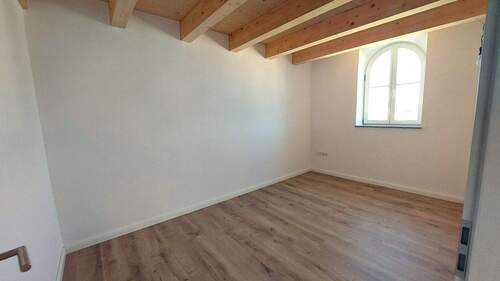 W10 (6).jpg - Etagenwohnung mit 90,00 m² in Geisenhausen zur Miete