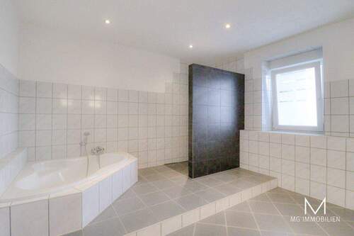 Badezimmer Wohnung EG - 