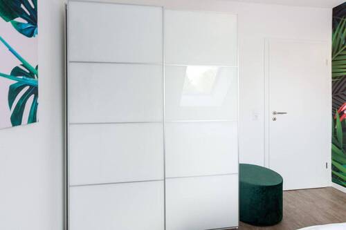 Schrank im Schlafzimmer - 