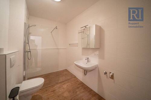 Badezimmer - Etagenwohnung mit 48,00 m&sup2; in Würzburg zum Kaufen