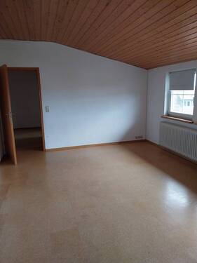 Wohnen - Vermietung 2 Zimmer-Dachgeschosswohnung mit großer Loggia in Böhringen