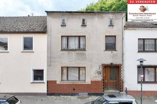 Hausansicht - Reihenmittelhaus mit Potenzial, ideal für Handwerker