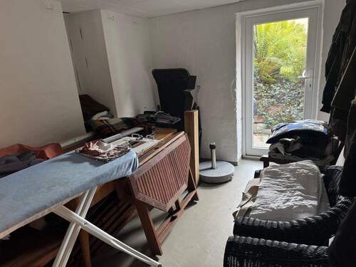 Kellerraum mit Ausgang zum Garten - 