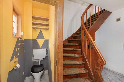 Separates WC und Treppenhaus EG - 