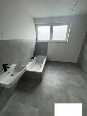 28 Bad mit Wa Hygienebereich - 