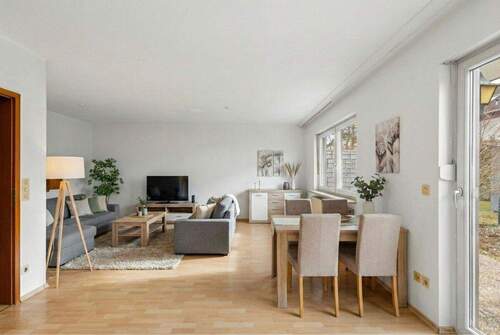 Wohnzimmer mit staging - 5 Zimmer Reihenmittelhaus zum Kaufen in Regensburg