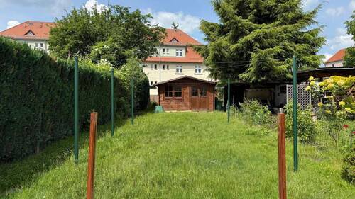 Grundstück mit Gartenhaus - 