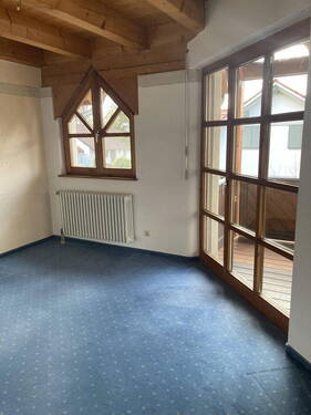 2. Zimmer mit Balkon, 1. OG - 