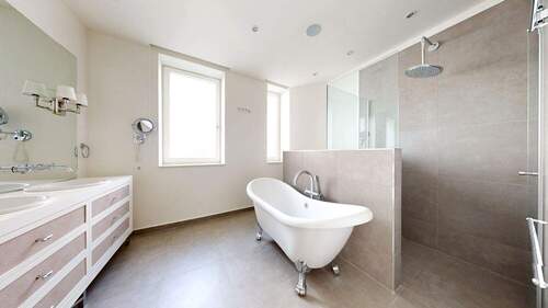 Badezimmer - 1. OG - 