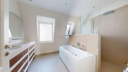 Badezimmer - 2. OG - 