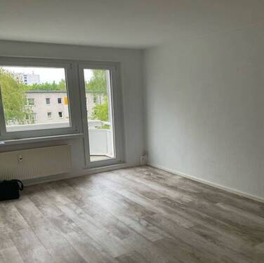 Wohnzimmer - 2 Zimmer Etagenwohnung zur Miete in Halle (Saale)