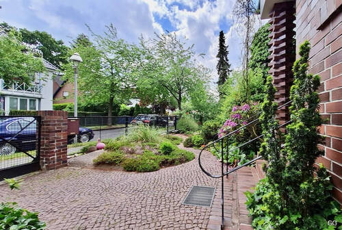 vor dem Haus - 