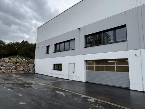 Außenansicht - Moderner BüroLagerraum mit elektr. Rolltor und Starkstrom in Walzbachtal zu vermieten!