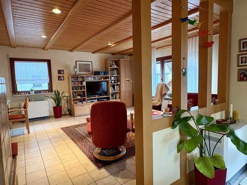 Sicht ins Wohnzimmer - 