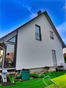 Giebel mit Gartenanlage (KI generiert) - 