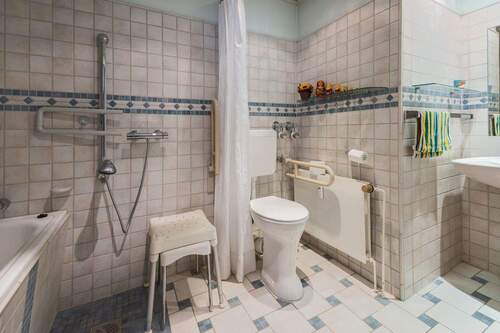 Bad - Etagenwohnung mit 119,00 m&sup2; in Göttingen zum Kaufen